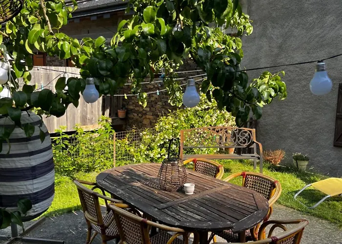 Дом отдыха Maison De Village Avec Vue Sur Les Montagnes Et Jardin Privatif